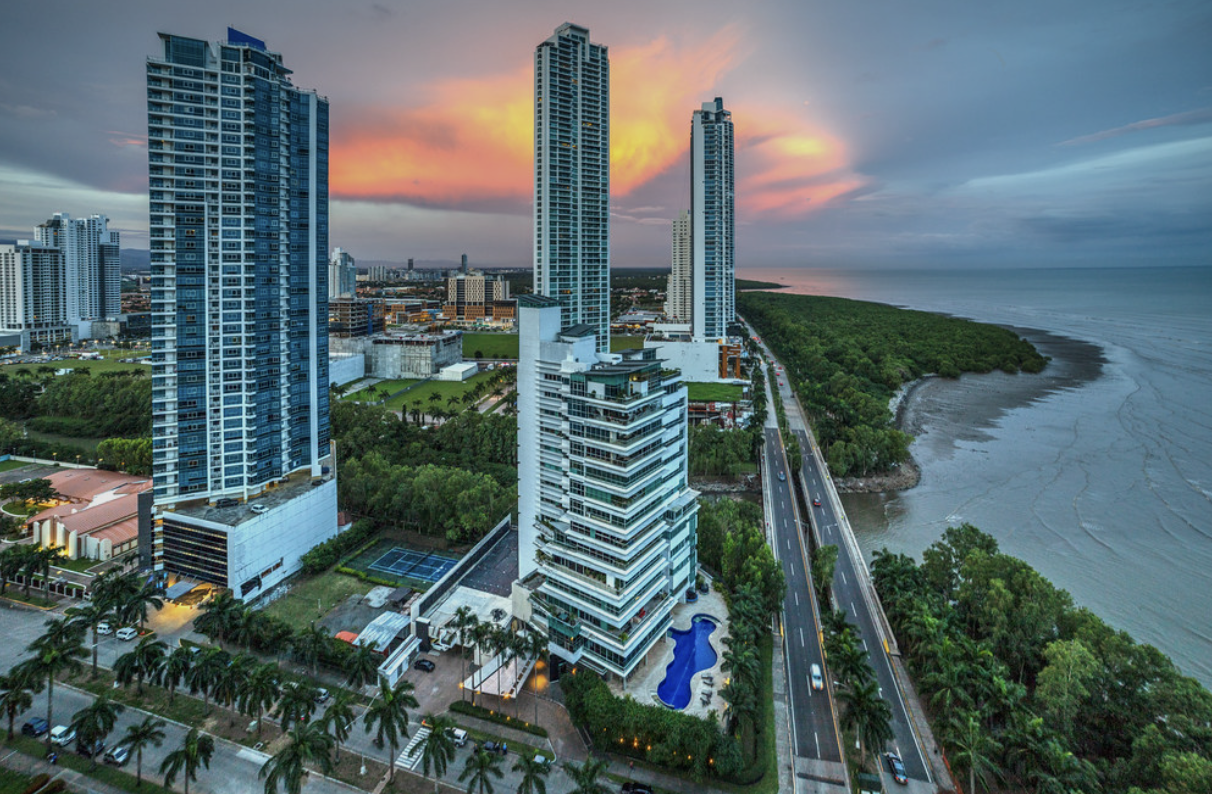 Luxury apartment in PH Latitud, Costa del Este.